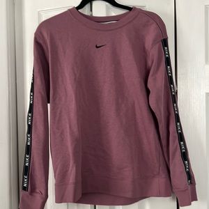 NIKE crewneck and sweatpants set